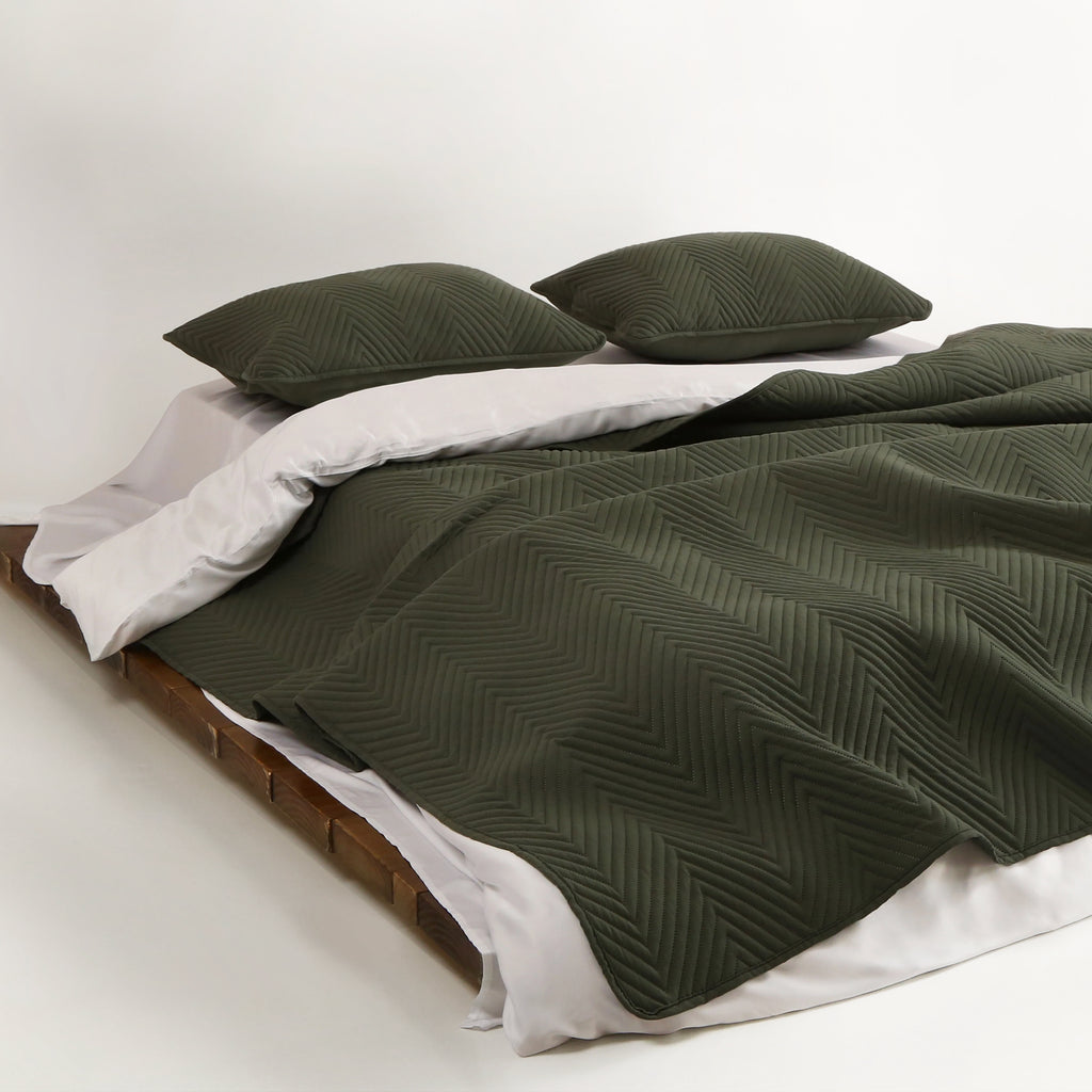 Slashop Has the Best Fur-Resistant Bedding for Pet Parents · The