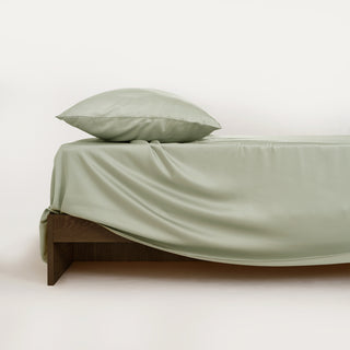 FURRFREE Bamboo Flat Sheet - Pet Hair Repellent for Dogs/Cats Family - Limited Time Offer