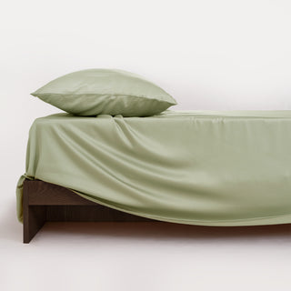 FURRFREE Bamboo Flat Sheet - Pet Hair Repellent for Dogs/Cats Family - Limited Time Offer